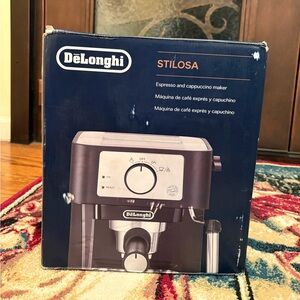 De'Longhi Stilosa Black and SS 15-Bar Pump Espresso Maker (NEW)